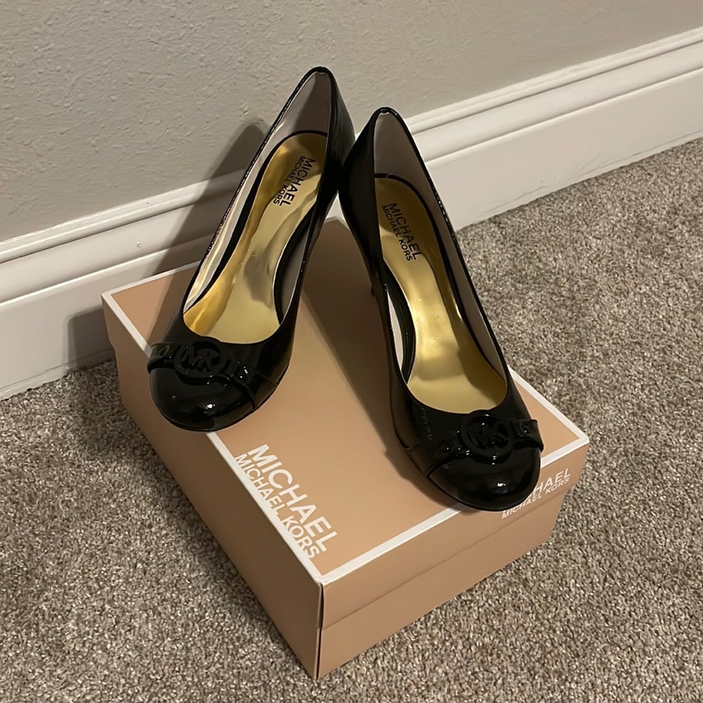 Michael Kors 2” dress shoes Black